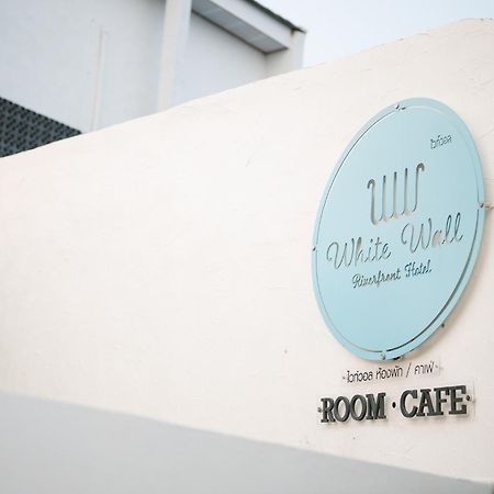 White Wall Riverfront Hotel Kamphaeng Phet Esterno foto