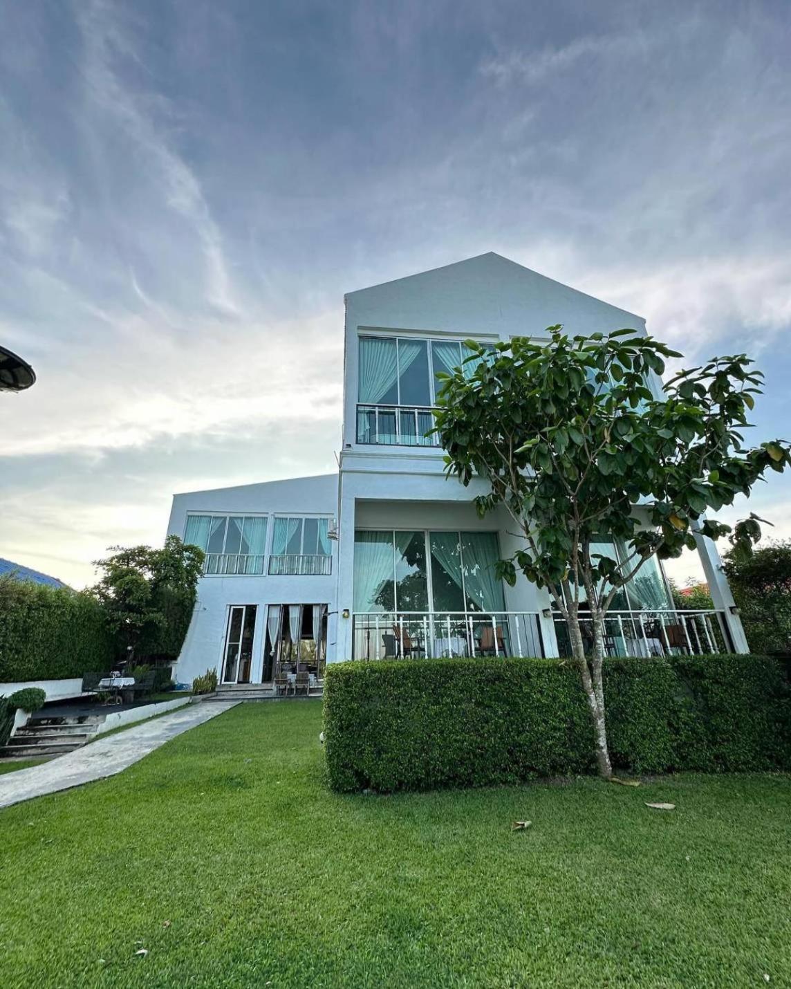 White Wall Riverfront Hotel Kamphaeng Phet Esterno foto