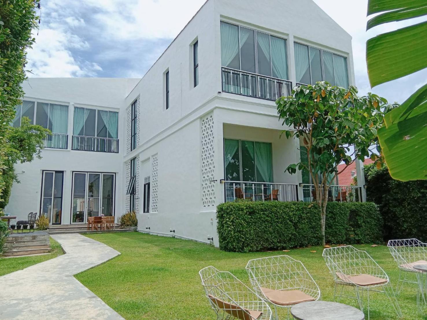 White Wall Riverfront Hotel Kamphaeng Phet Esterno foto