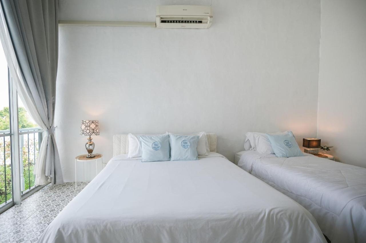 White Wall Riverfront Hotel Kamphaeng Phet Esterno foto