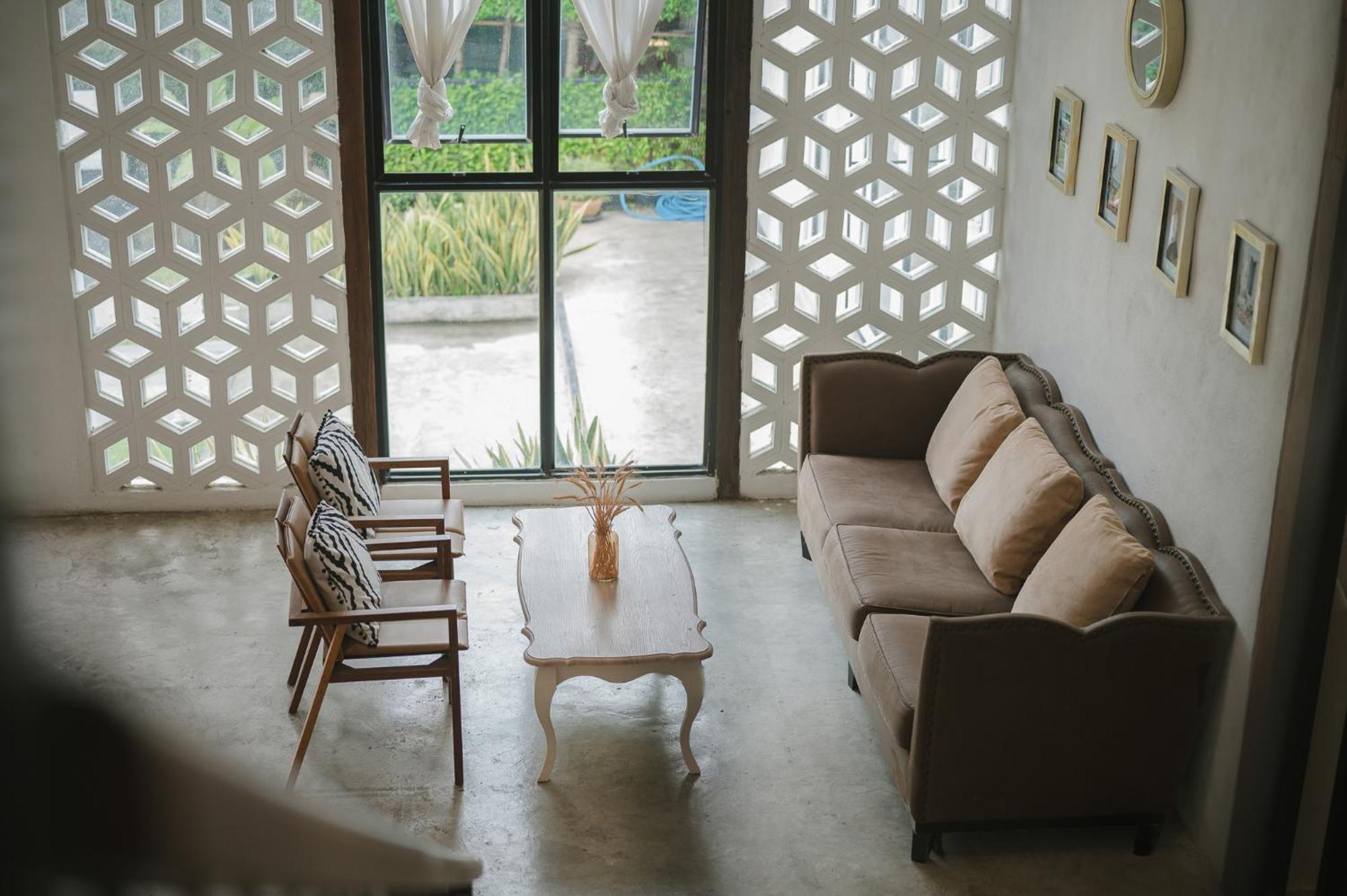 White Wall Riverfront Hotel Kamphaeng Phet Esterno foto