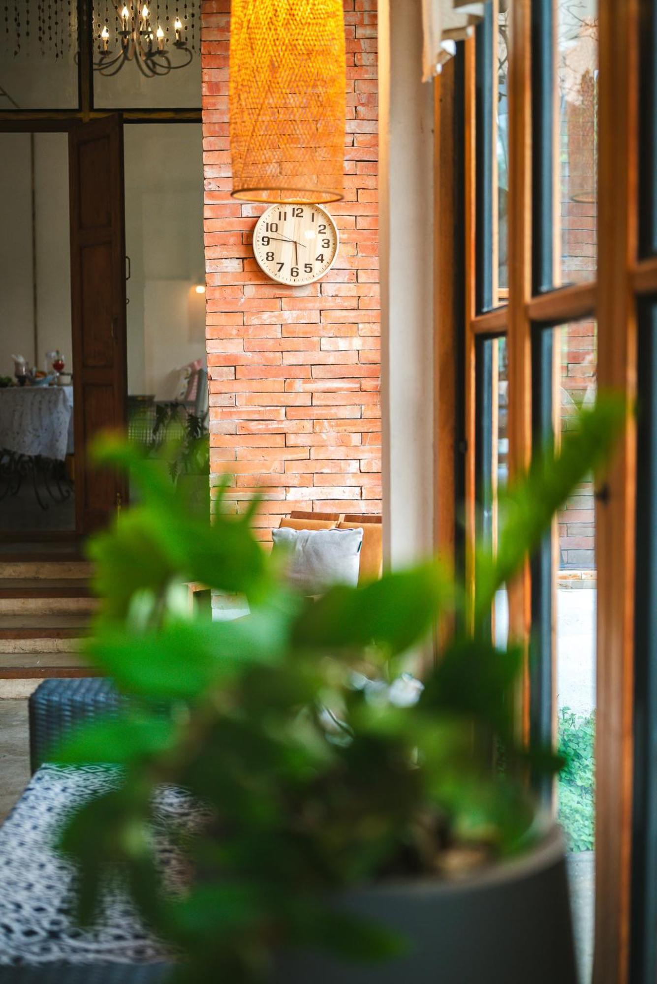 White Wall Riverfront Hotel Kamphaeng Phet Esterno foto