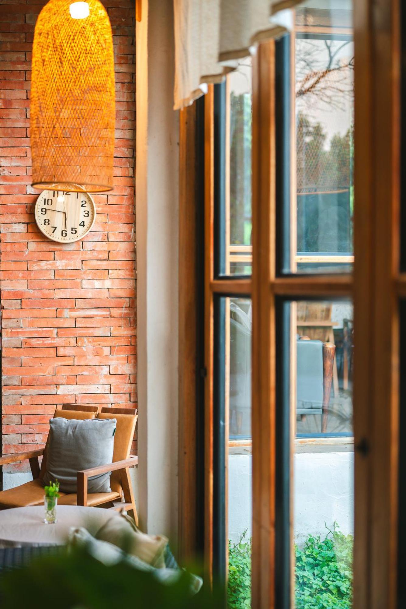 White Wall Riverfront Hotel Kamphaeng Phet Esterno foto