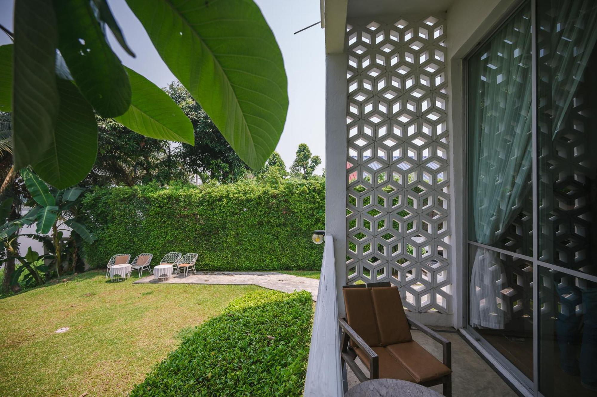White Wall Riverfront Hotel Kamphaeng Phet Esterno foto
