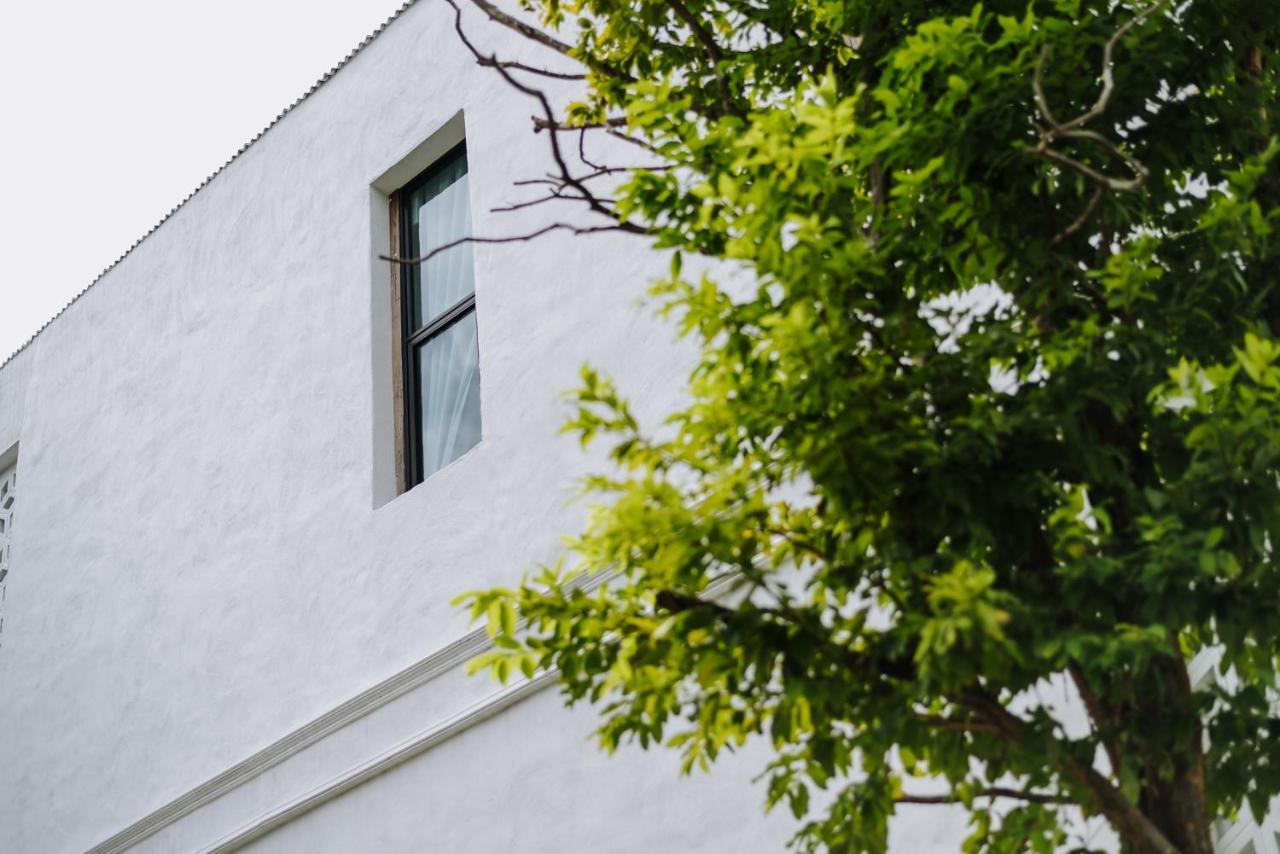White Wall Riverfront Hotel Kamphaeng Phet Esterno foto